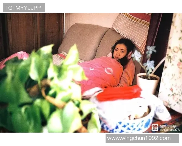 足球明星妻子拍戏遭警方突袭引发热议背后故事曝光