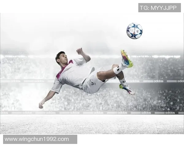 足球明星签约瞬间全景展示珍贵照片合集与背后故事揭秘