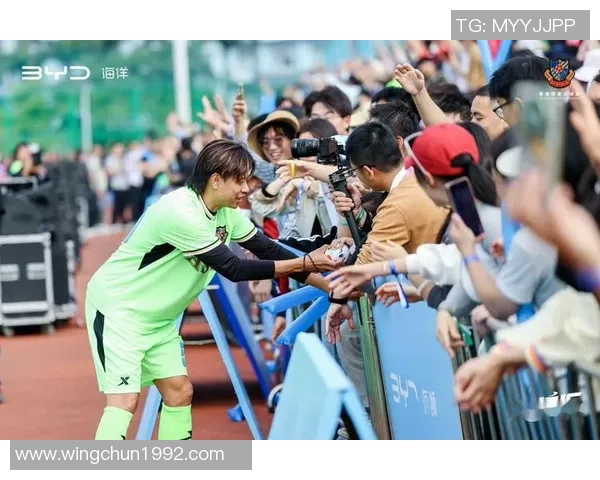 足球明星齐聚一堂精彩瞬间回顾尽在这场盛大聚会视频中